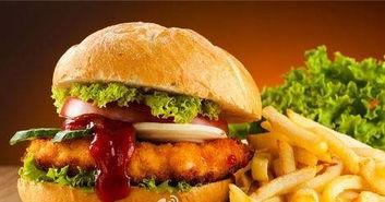 老外恶搞网红汉堡炸鸡,老外眼中的“美食”狂欢